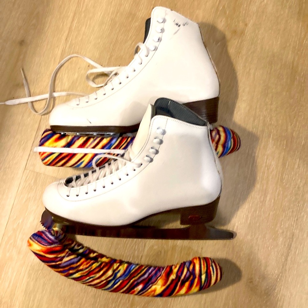 Riedell White Figure Skates size 8- lightly used